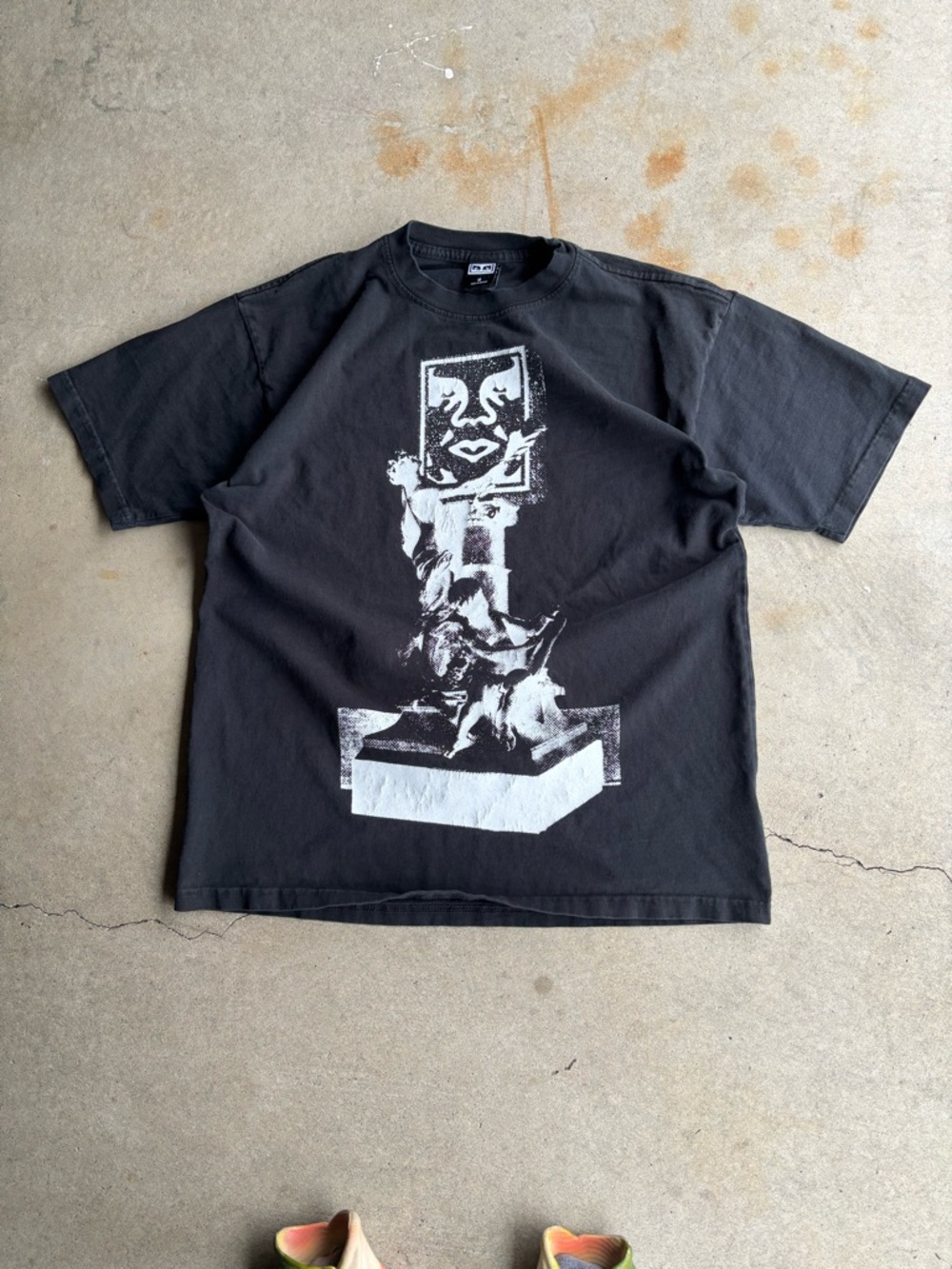 Heavyweight Obey Statue Men’s Black Graphic Tee - Classic Logo Print